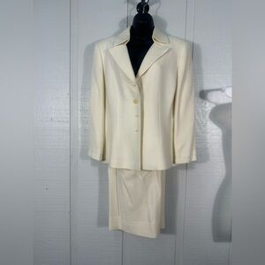 Tahari Off White Women’s Skirt Suit Size 16 EUC